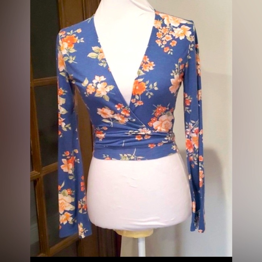 American Eagle Outfitters AE floral wrap top Small